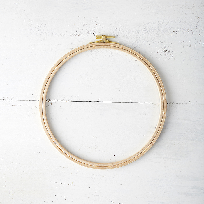 Nurge Premium Beech Wood Gold Clasp Quilting Hoop 8 Inches/22cm Diameter -  16mm Thick